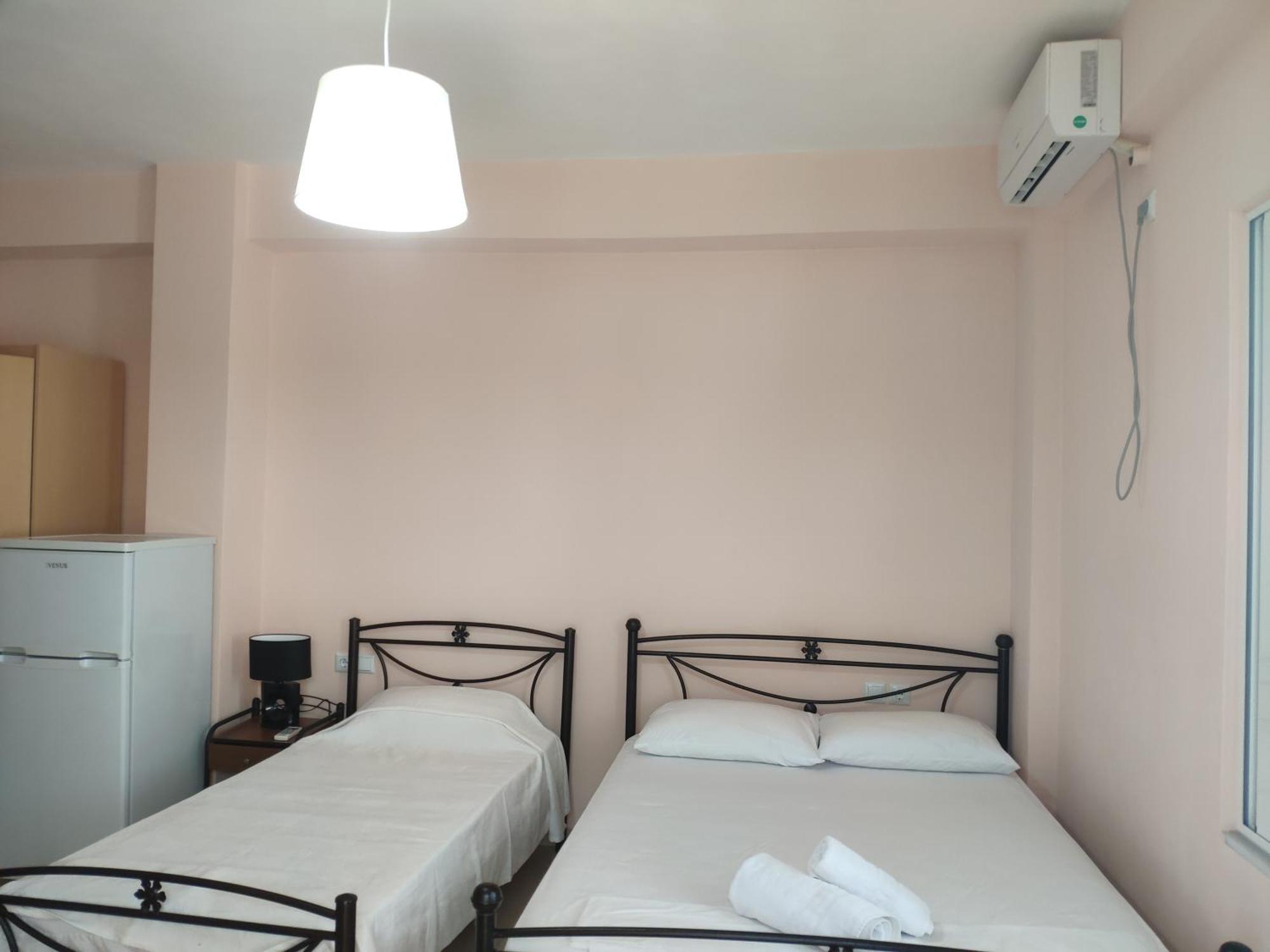 Let Rooms Lukova Exteriér fotografie