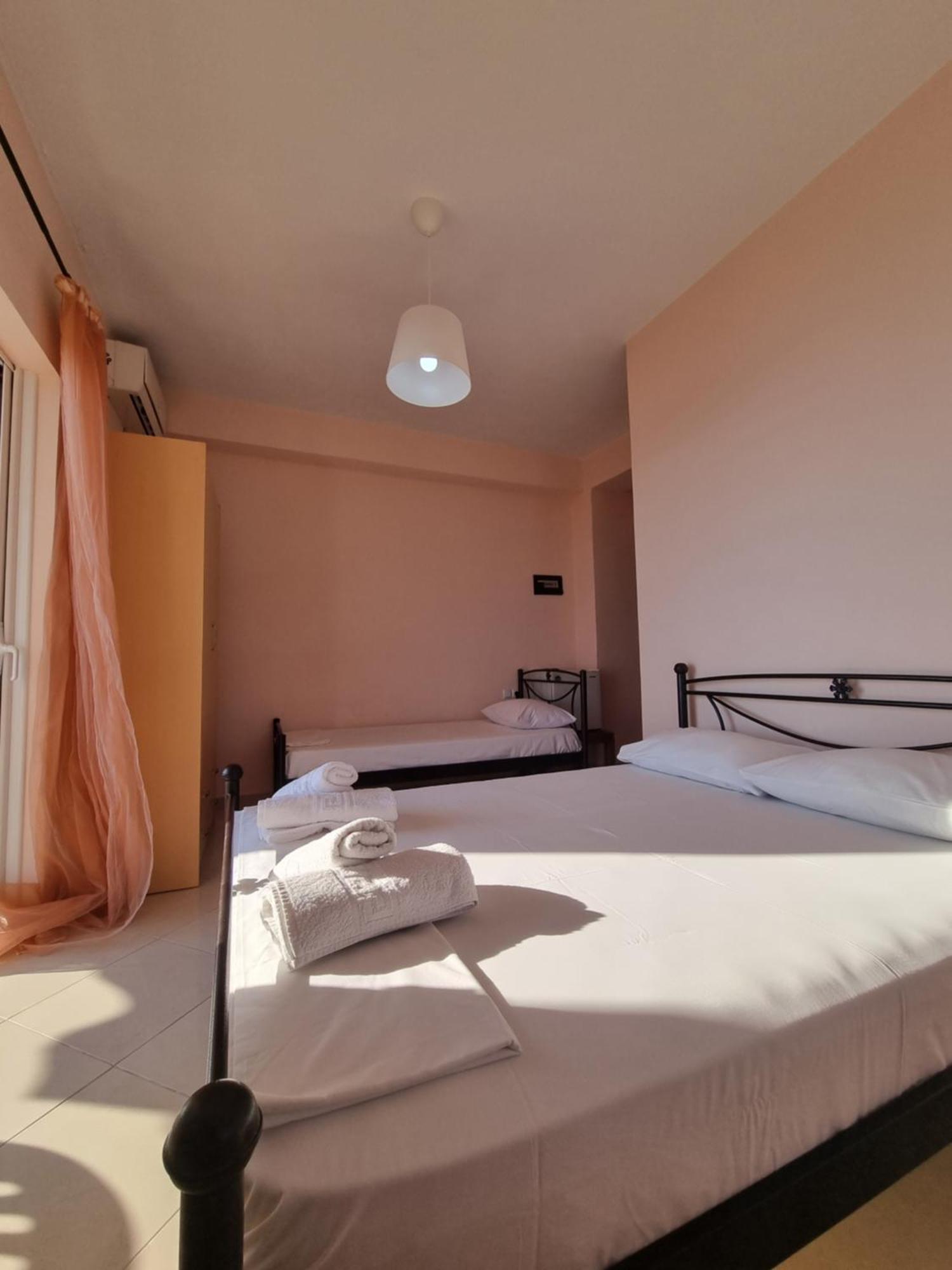 Let Rooms Lukova Exteriér fotografie